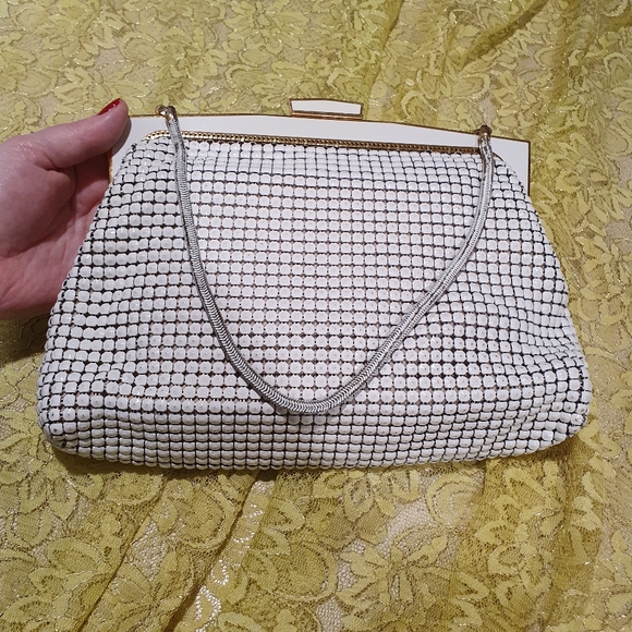🤎 1968 Vintage GLOMESH White Evening Bag 🤎 - Picture 2 of 6